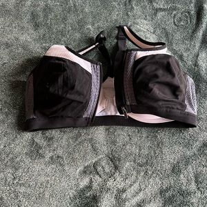 Victoria’s Secret Knockout High Impact Front-Close Sports Bra